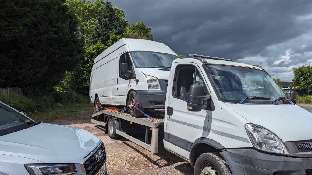 Tow truck providing 24 hour car recovery and breakdown towing in London